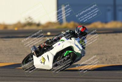 media/Nov-19-2023-CVMA (Sun) [[1f3d1b7ccb]]/Race 17 Amateur Supersport Middleweight/